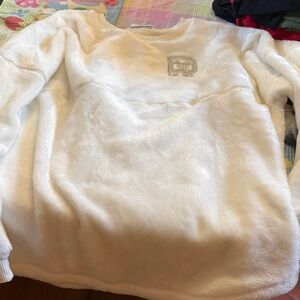 Plush White Crewneck Sweatshirt with Embroidered Crest